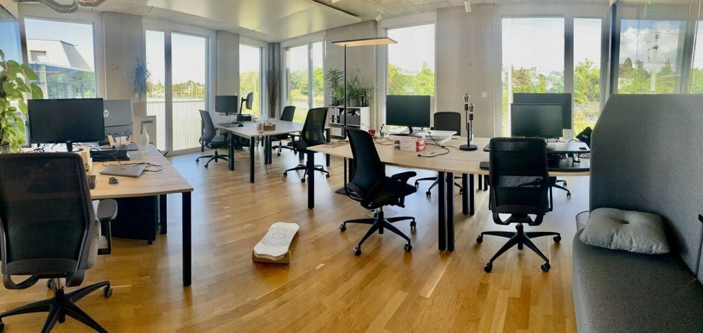 305m² office
