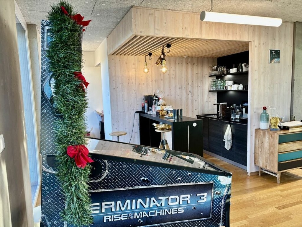 305m² office
