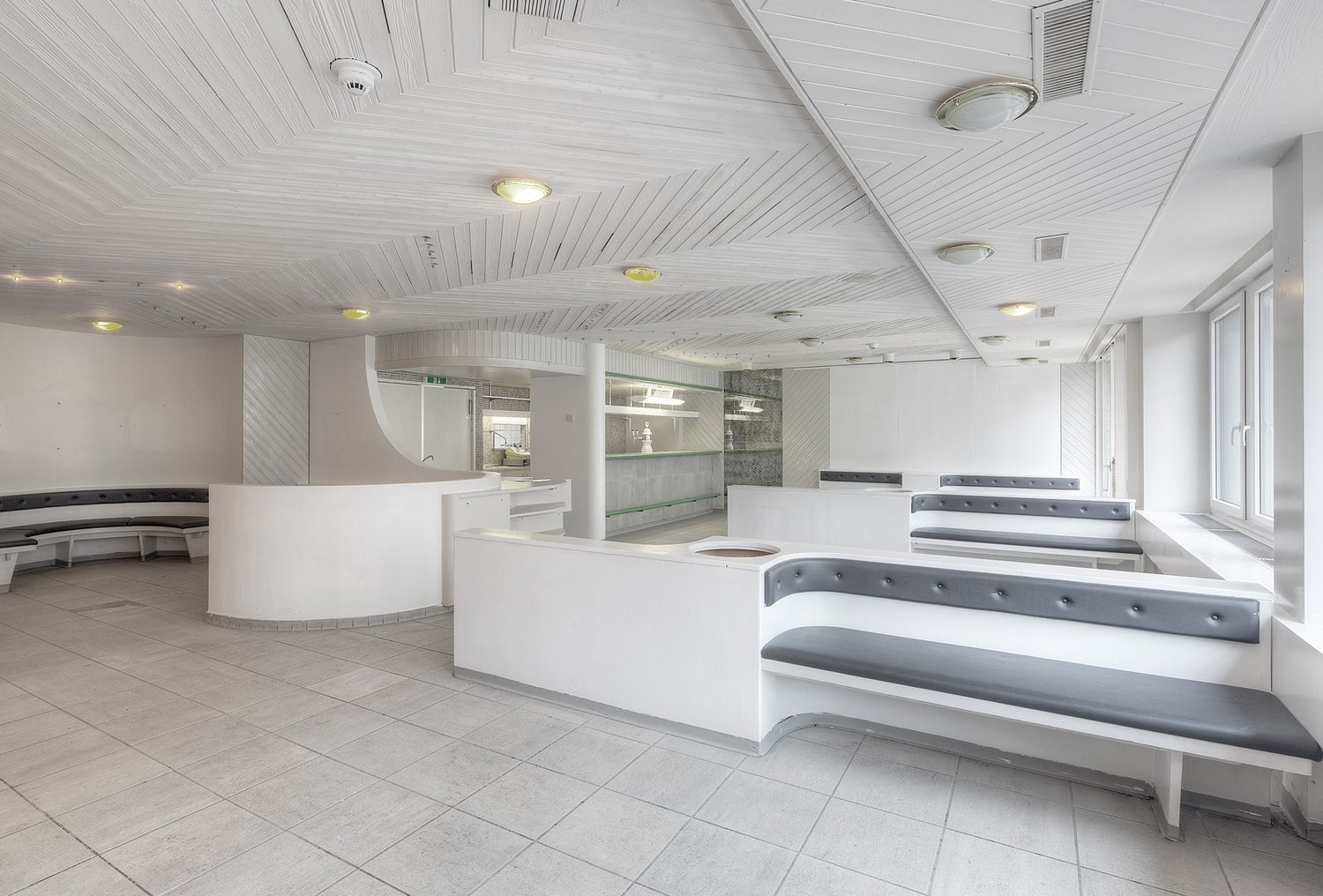 130m² office