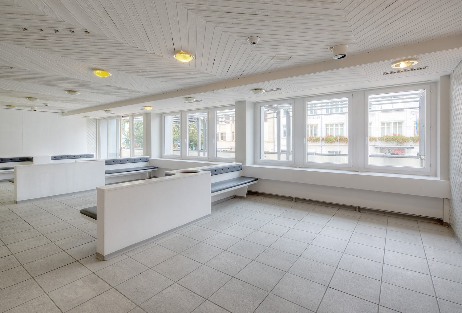 130m² office