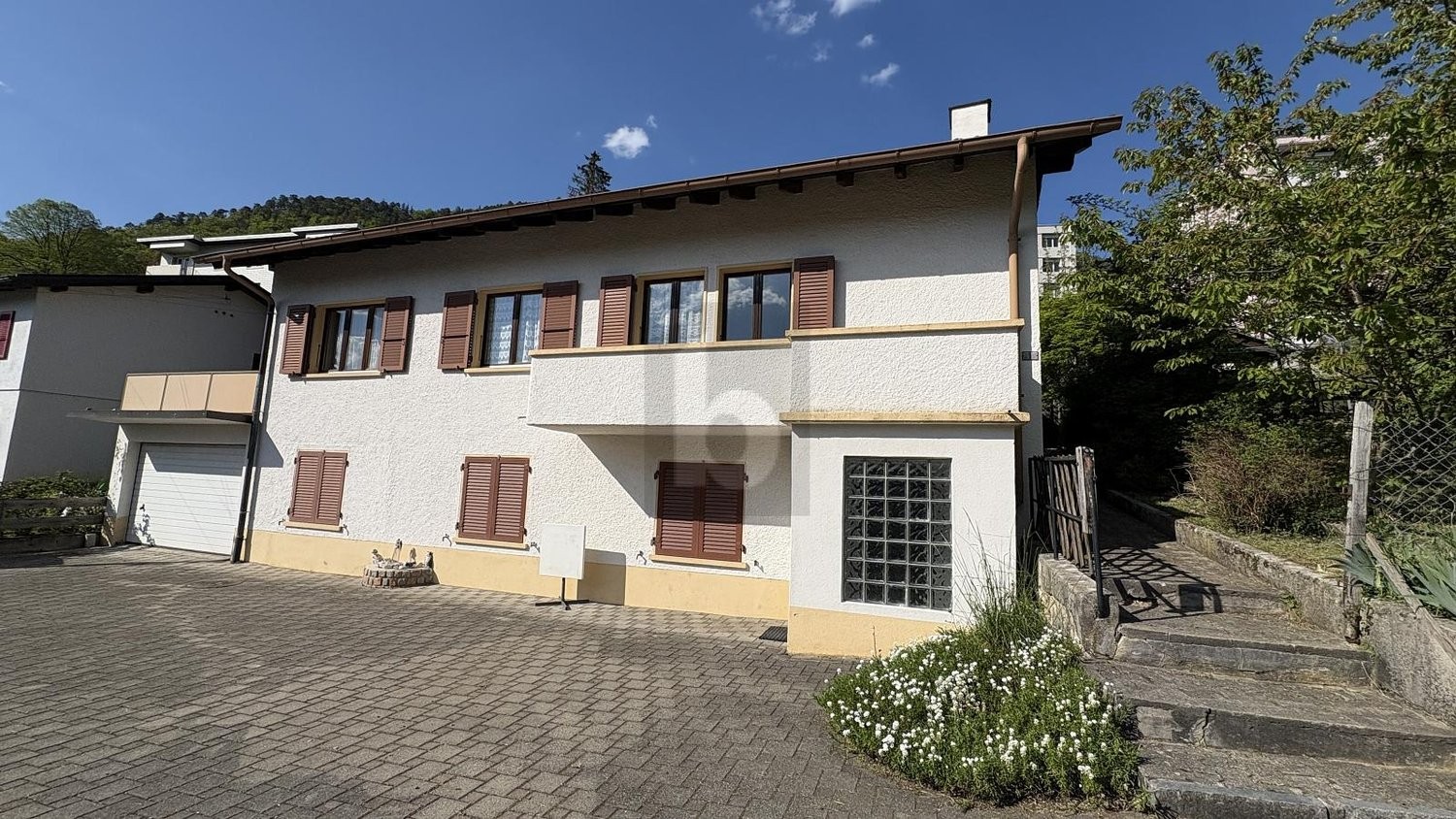 8 ½ rooms single house