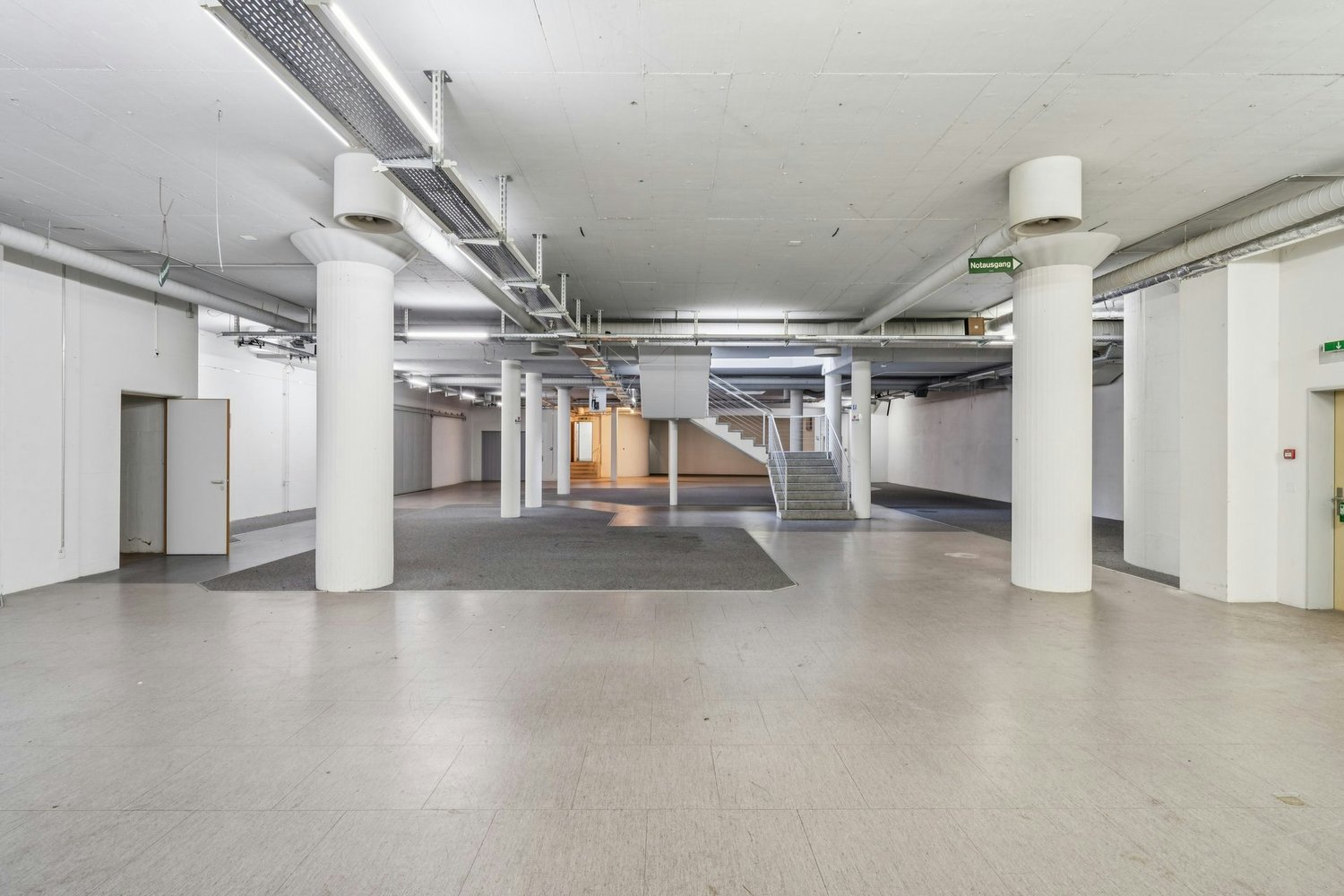1081m² commercial
