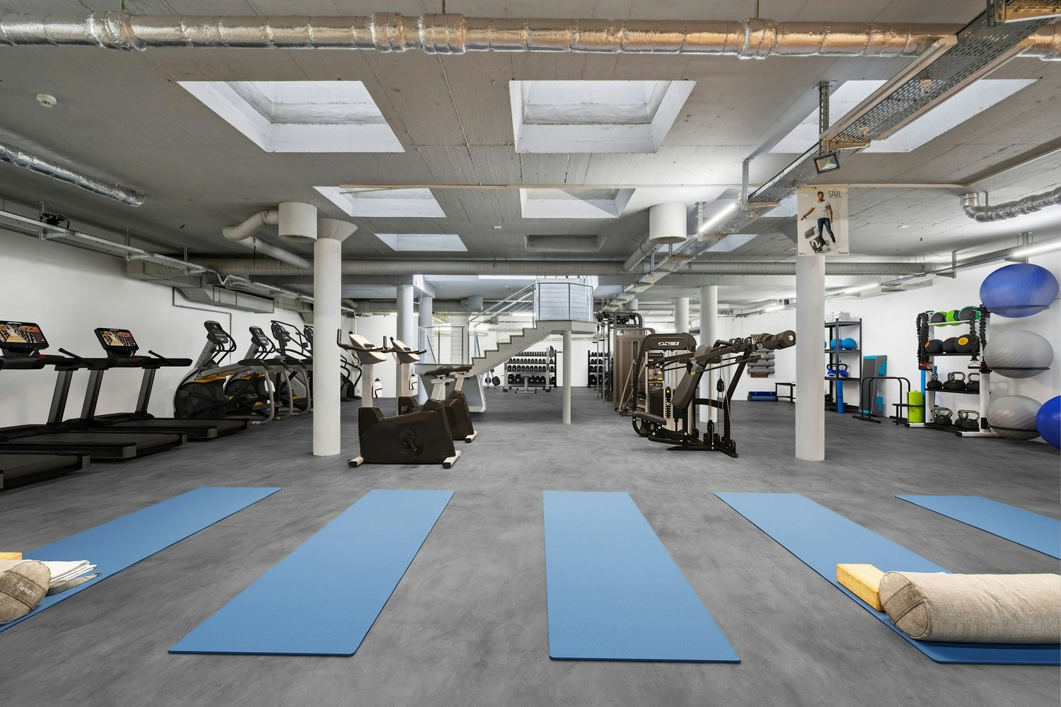 1081m² commercial