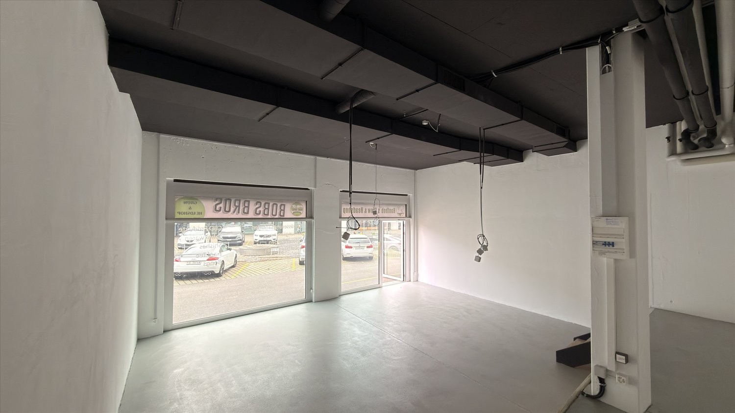 70m² shop
