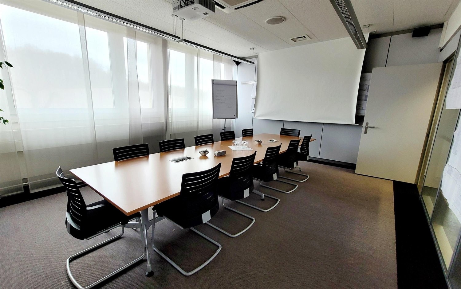 508m² office