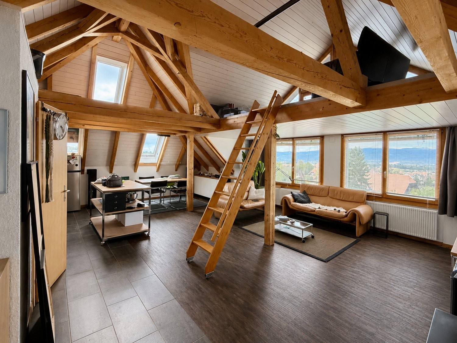 Casa multifamiliare con 5 ½ locali