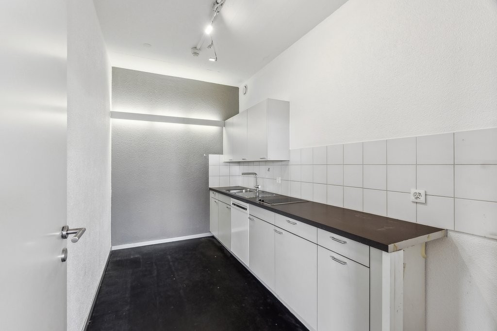423m² office