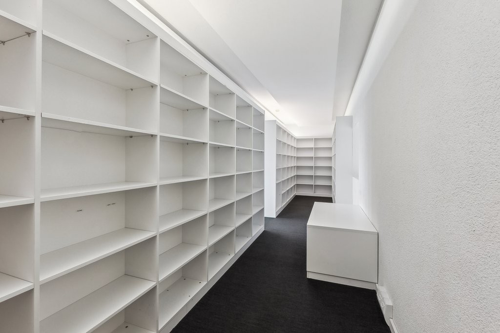 423m² office