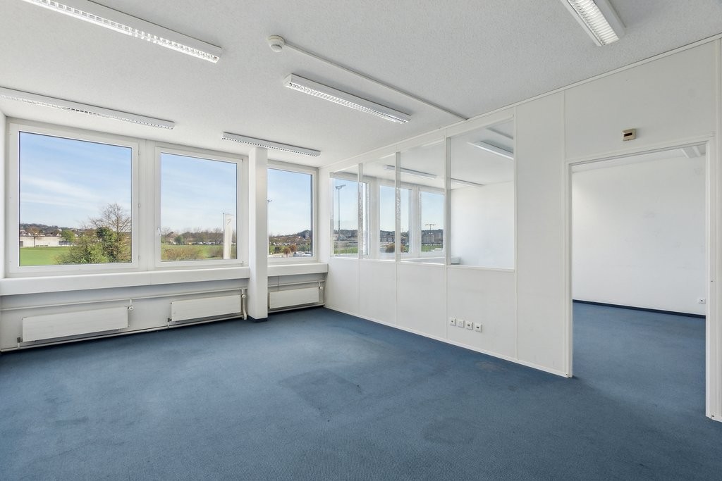 423m² office