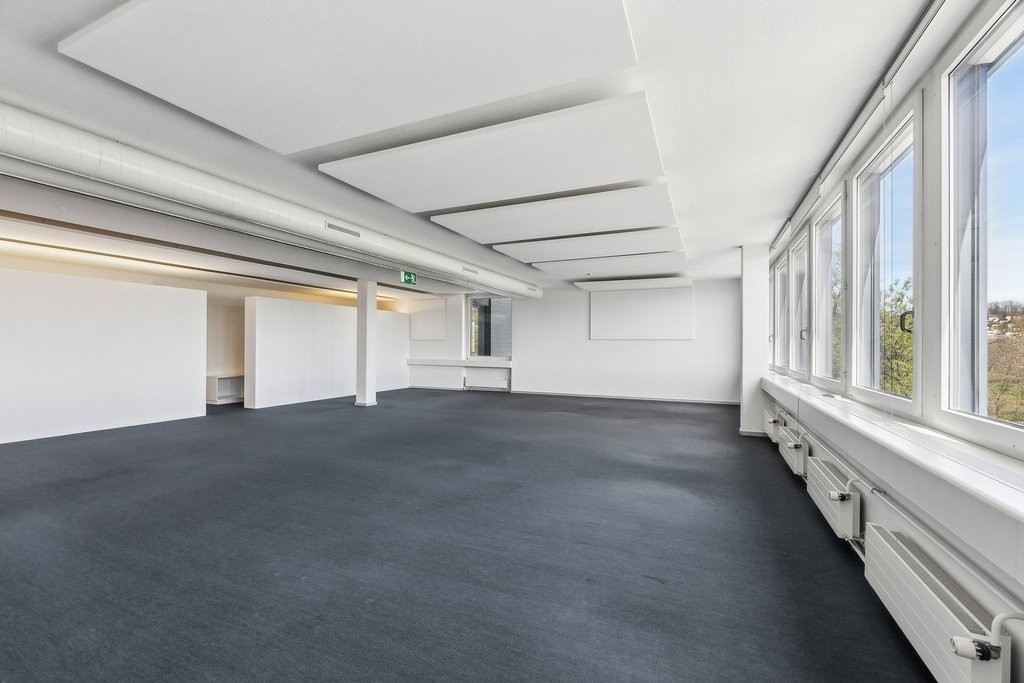 423m² office