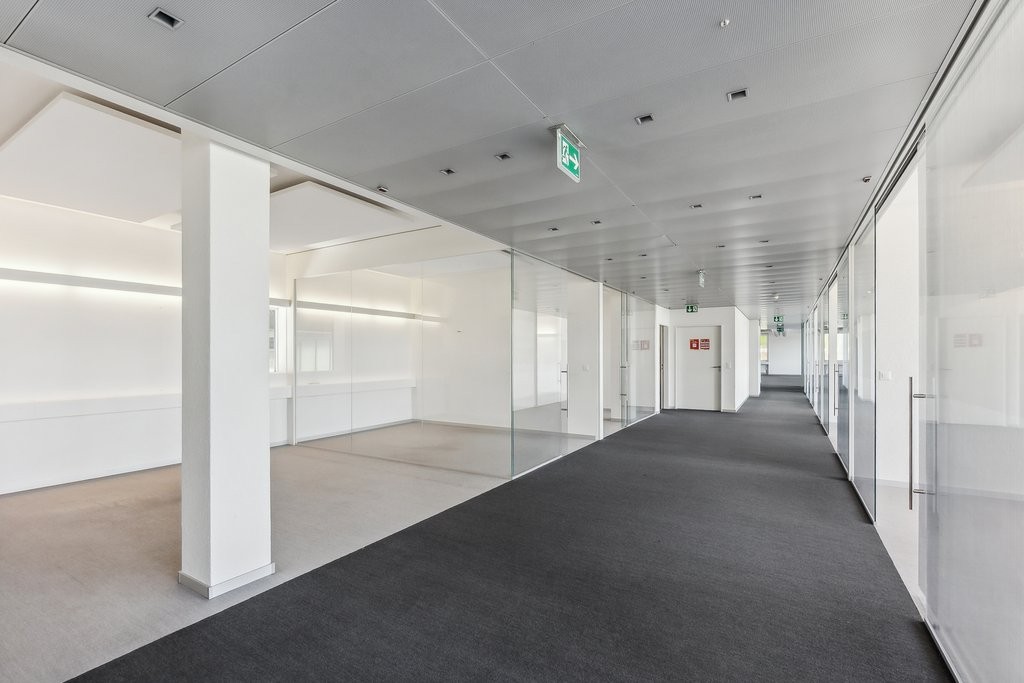 423m² office