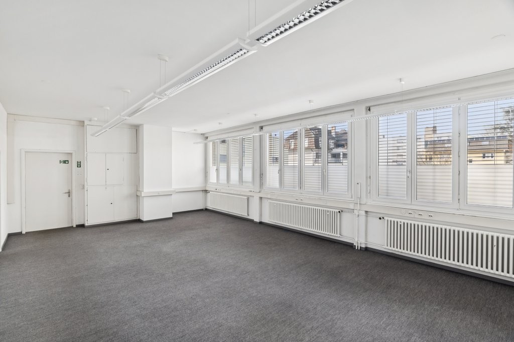251m² office