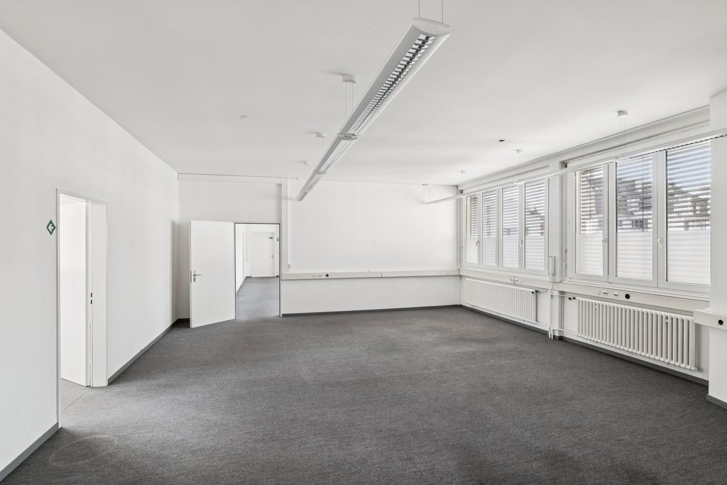 251m² office