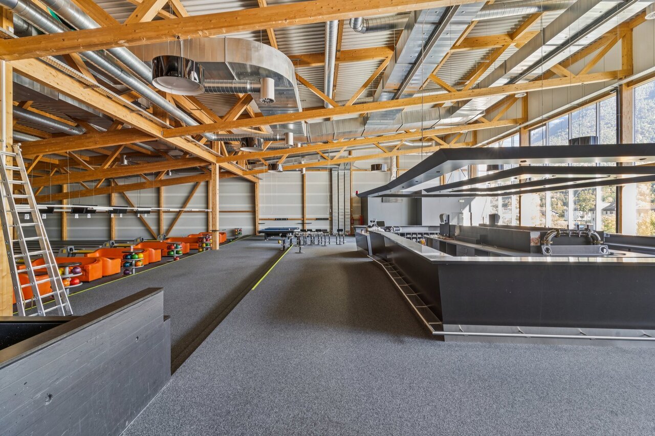 1867m² commerciale
