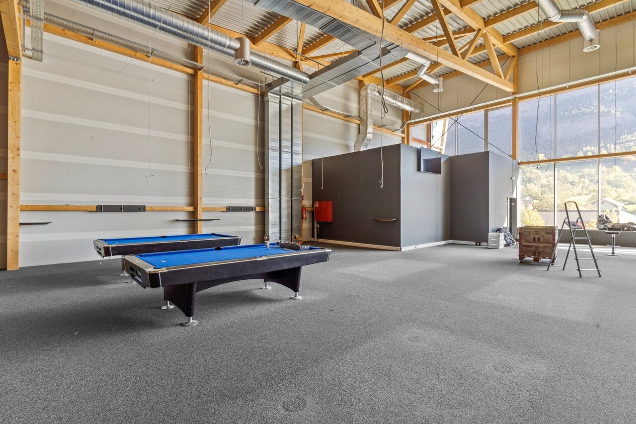 1867m² commerciale