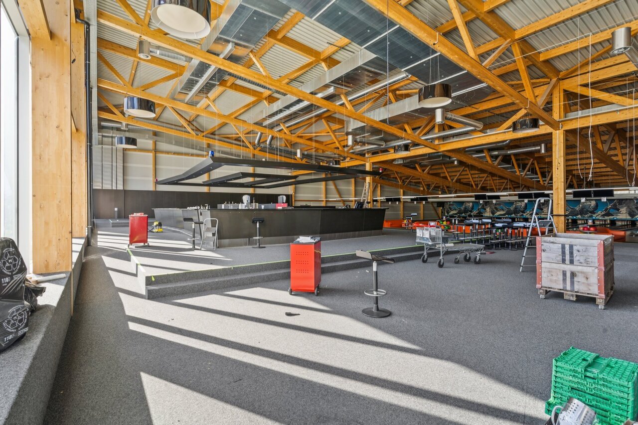 1867m² commerciale