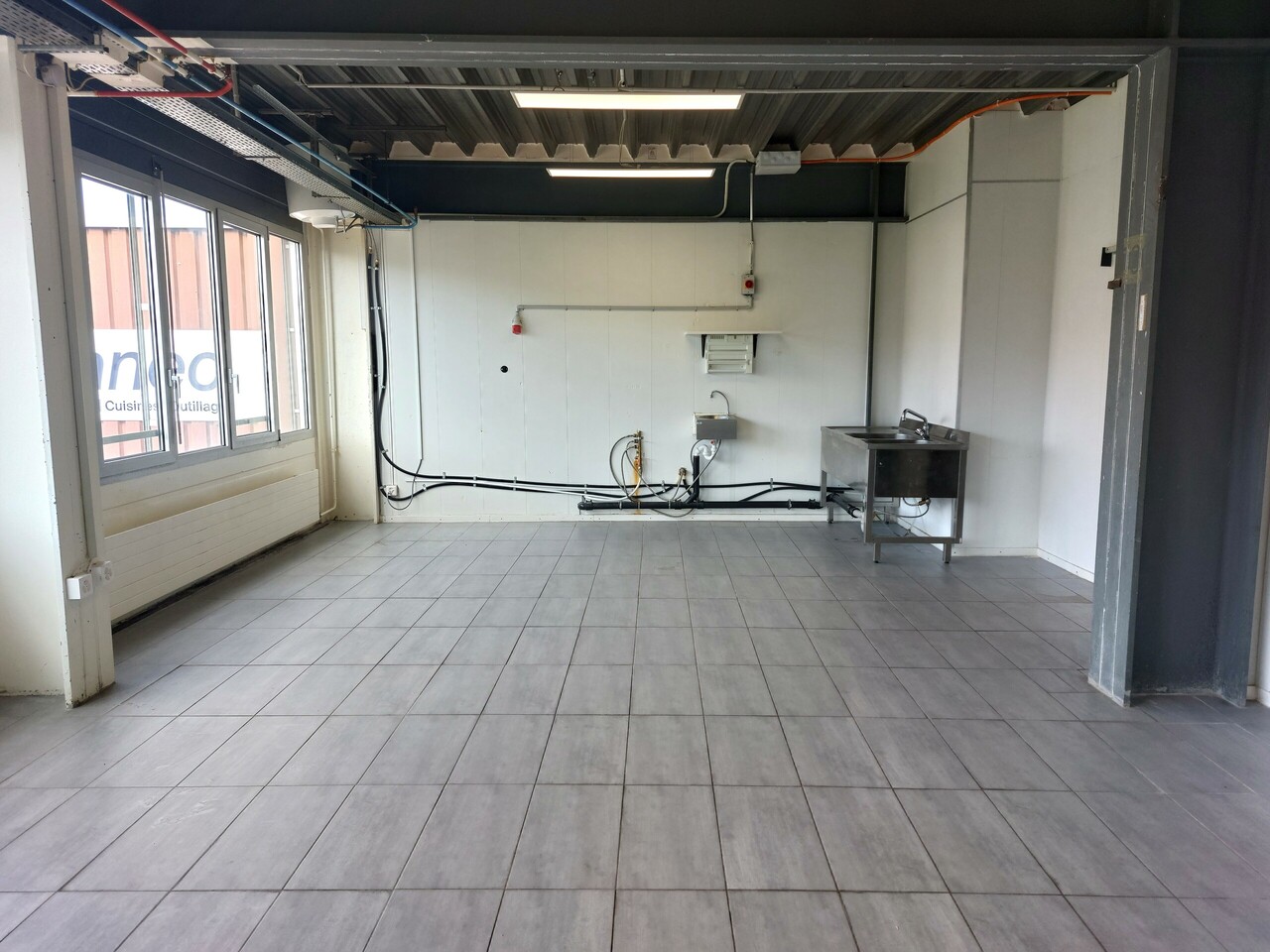 79m² commercial