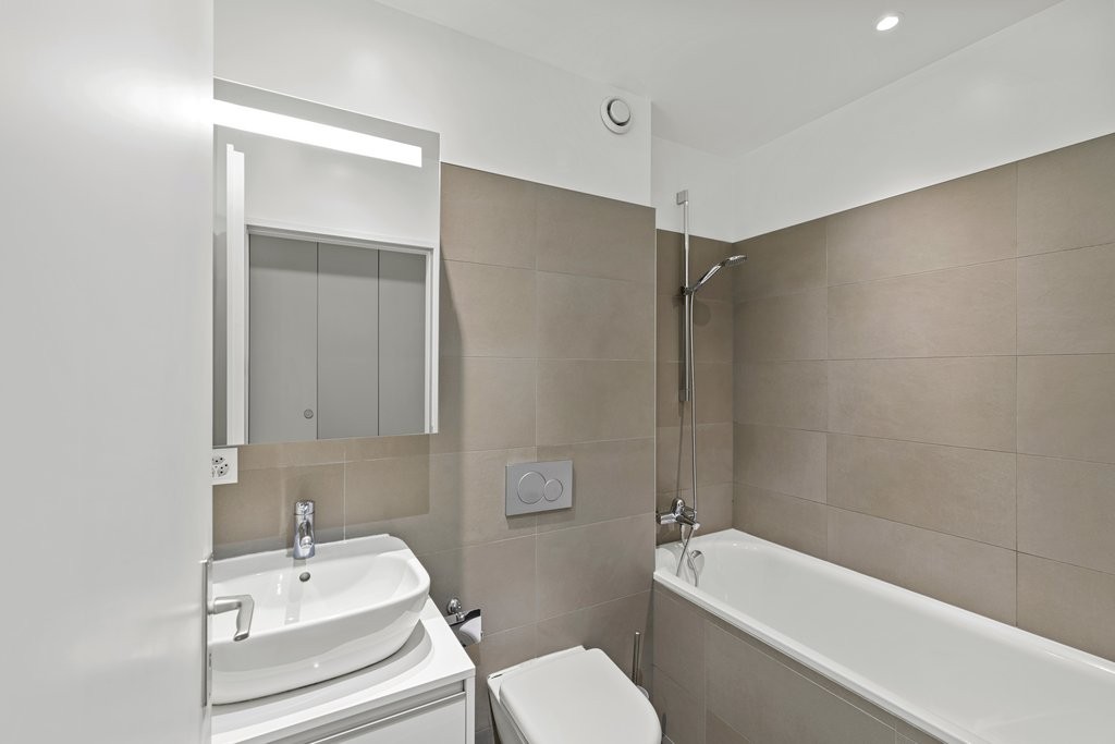 5 rooms apartment