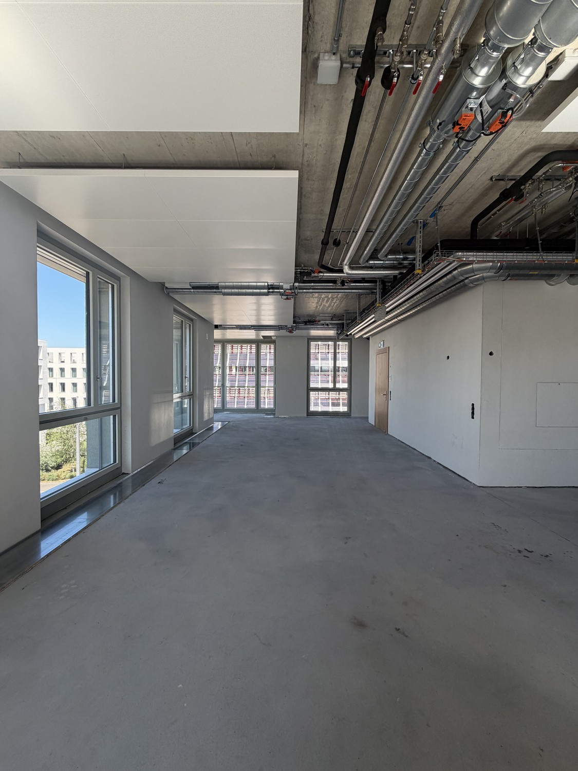 172m² office