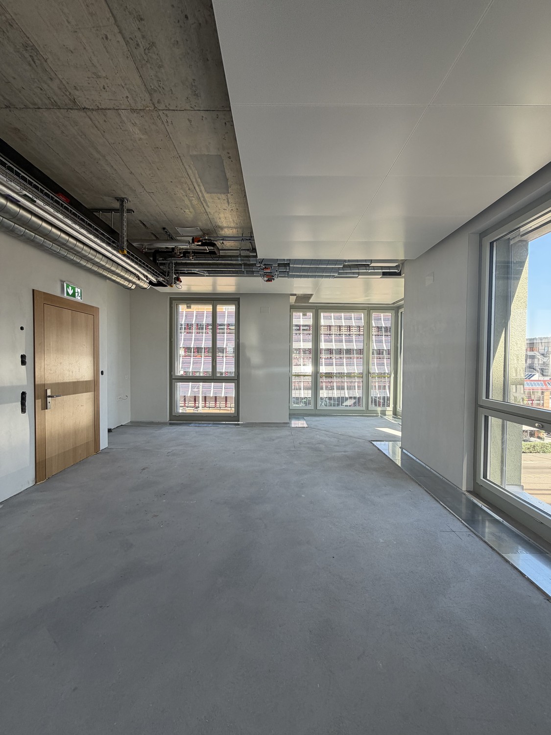 172m² office