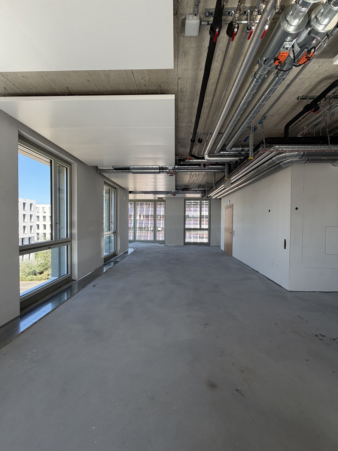 172m² office