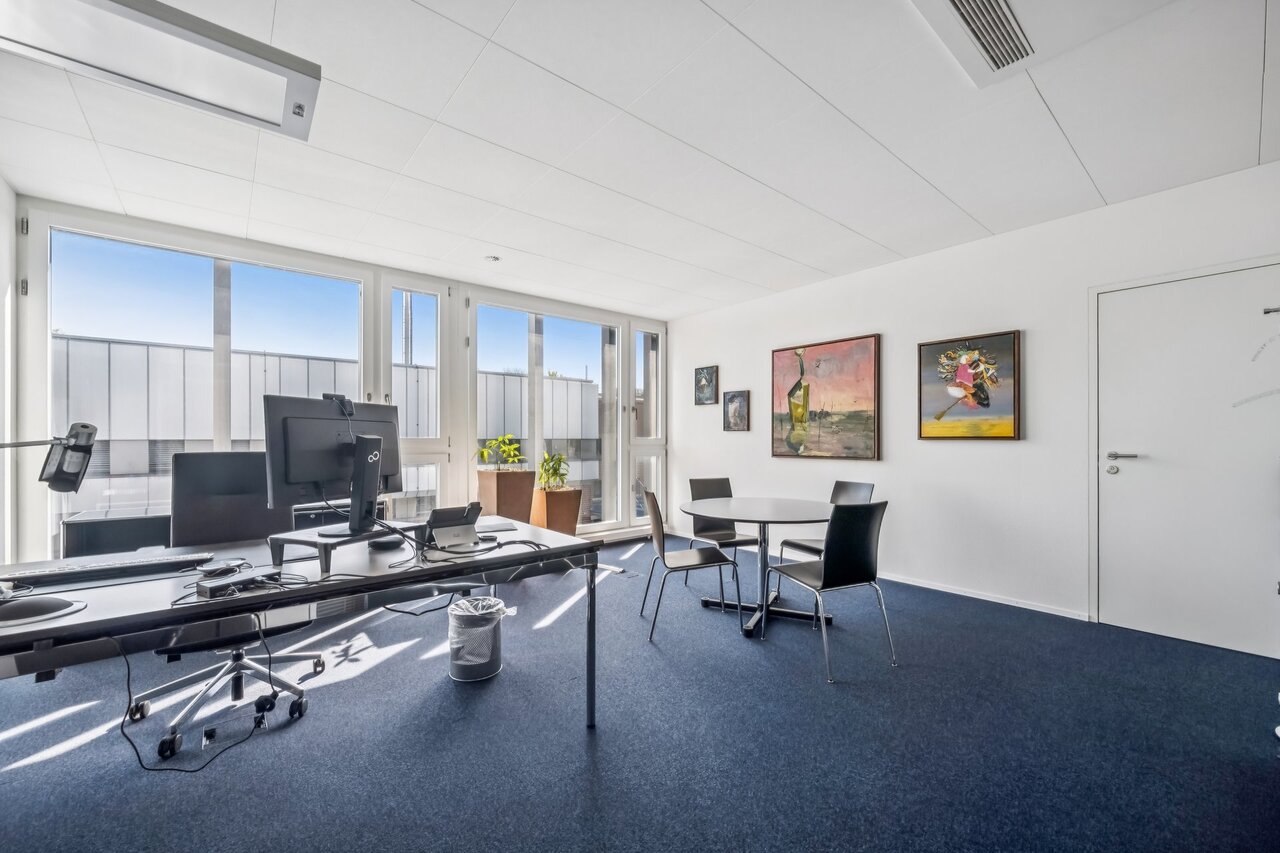 1265m² office