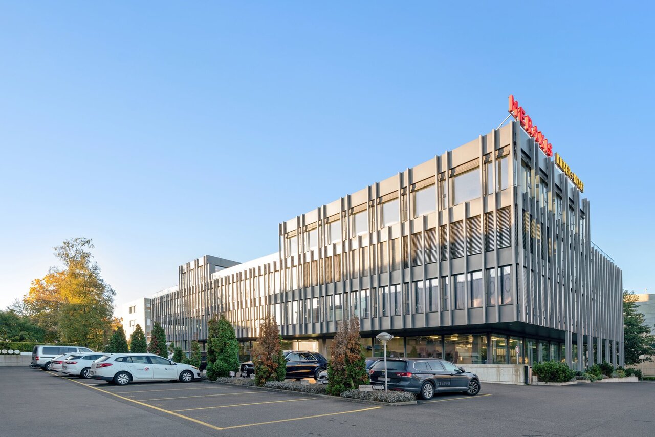 1265m² office
