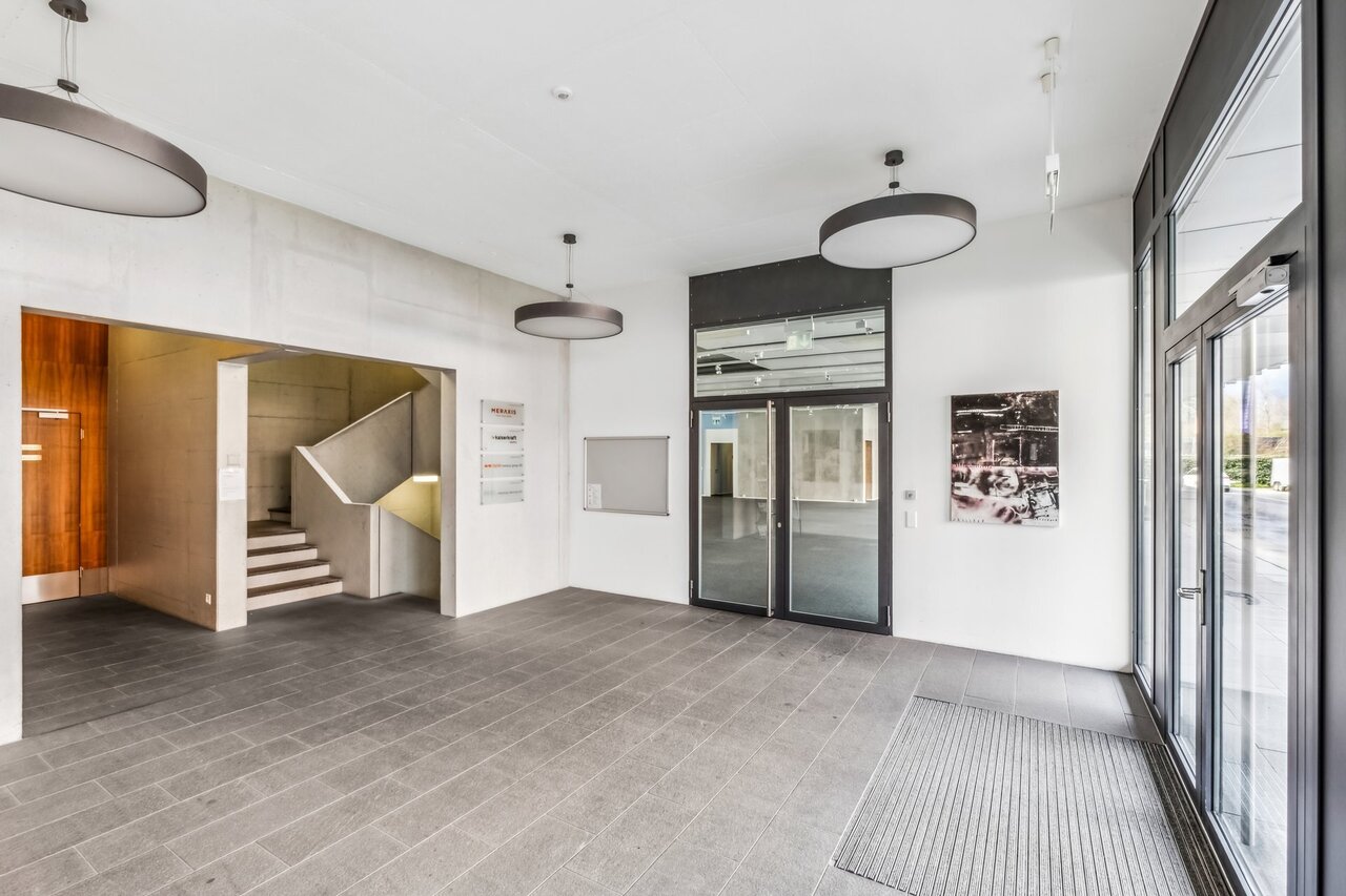 1265m² office