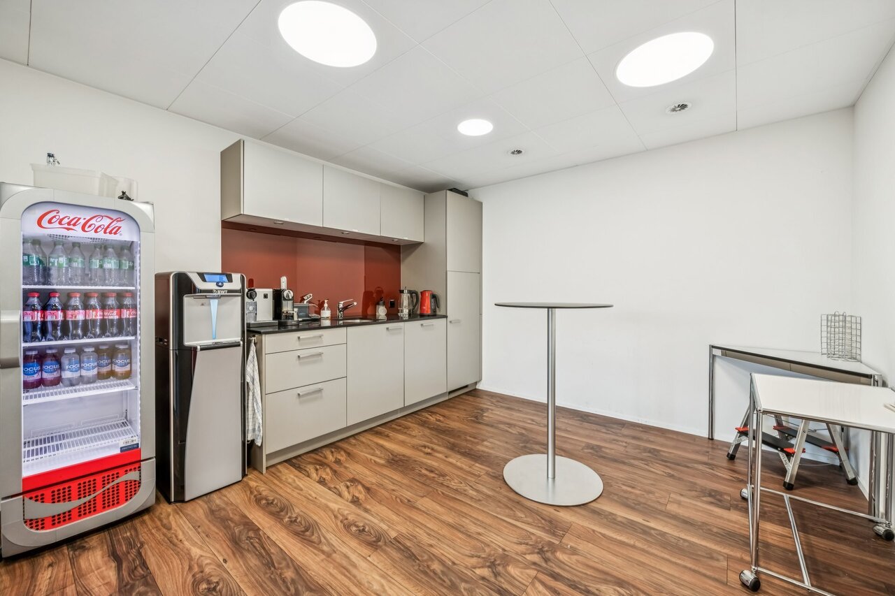 1265m² office