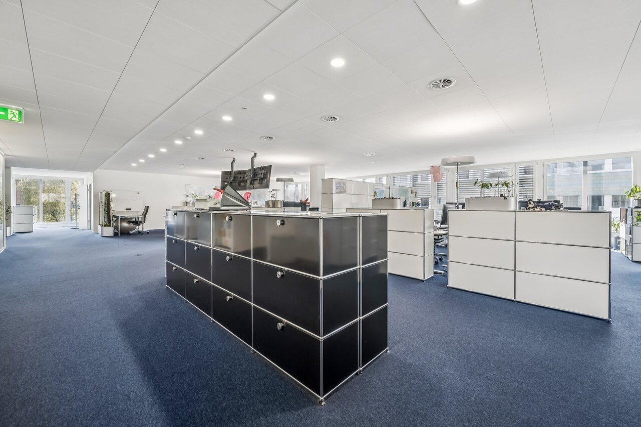 1265m² office