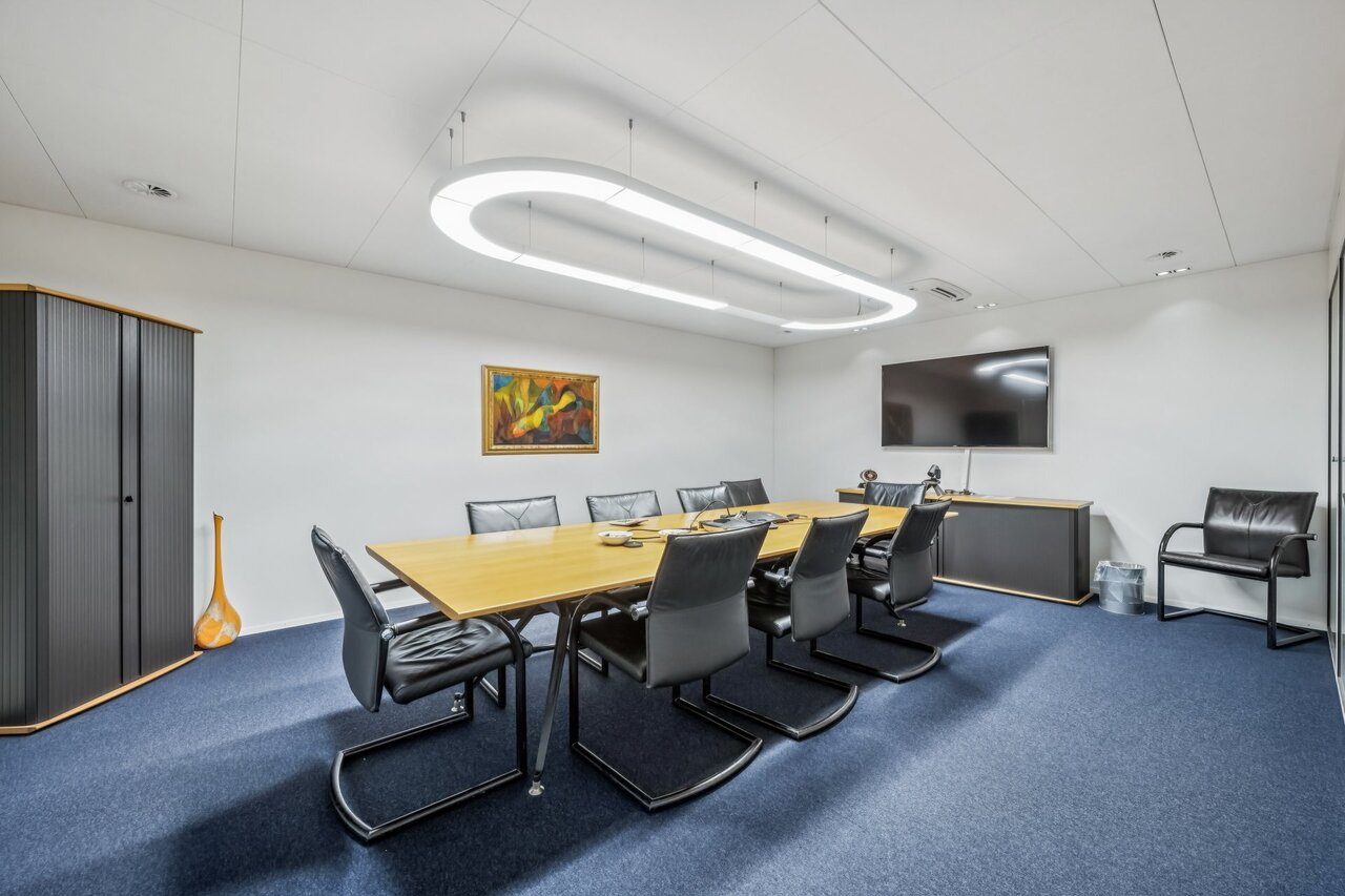 1265m² office