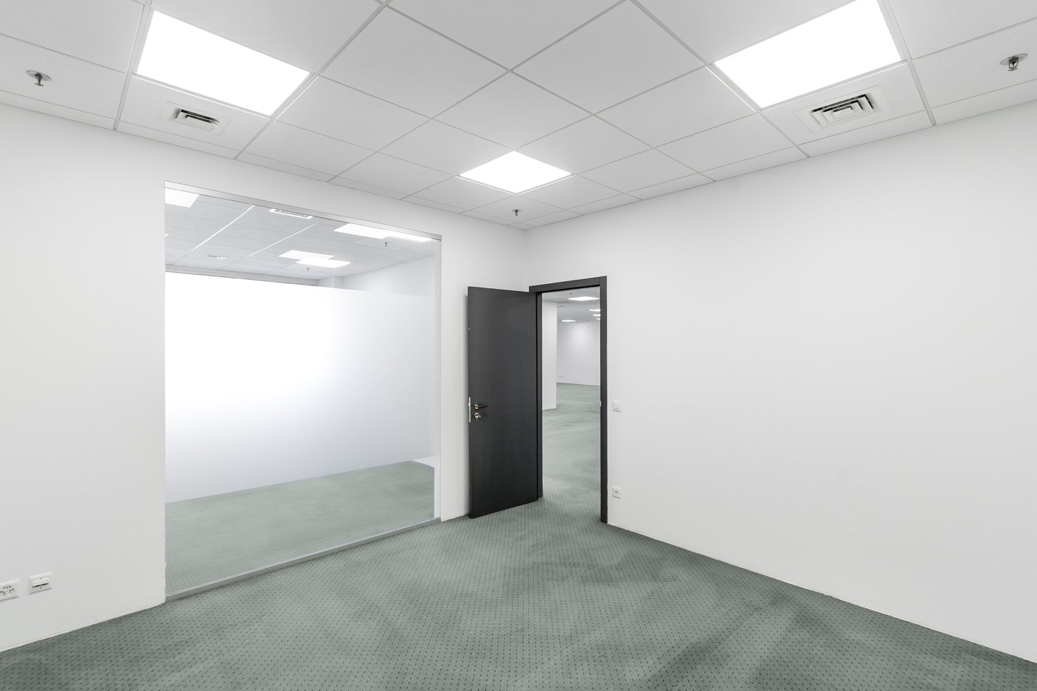 333m² office