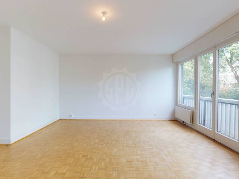 5 rooms apartment