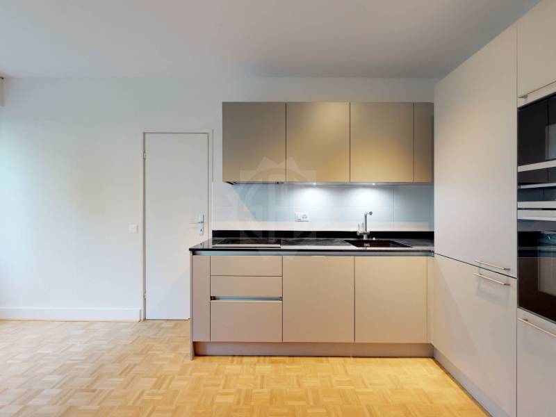 5 rooms apartment