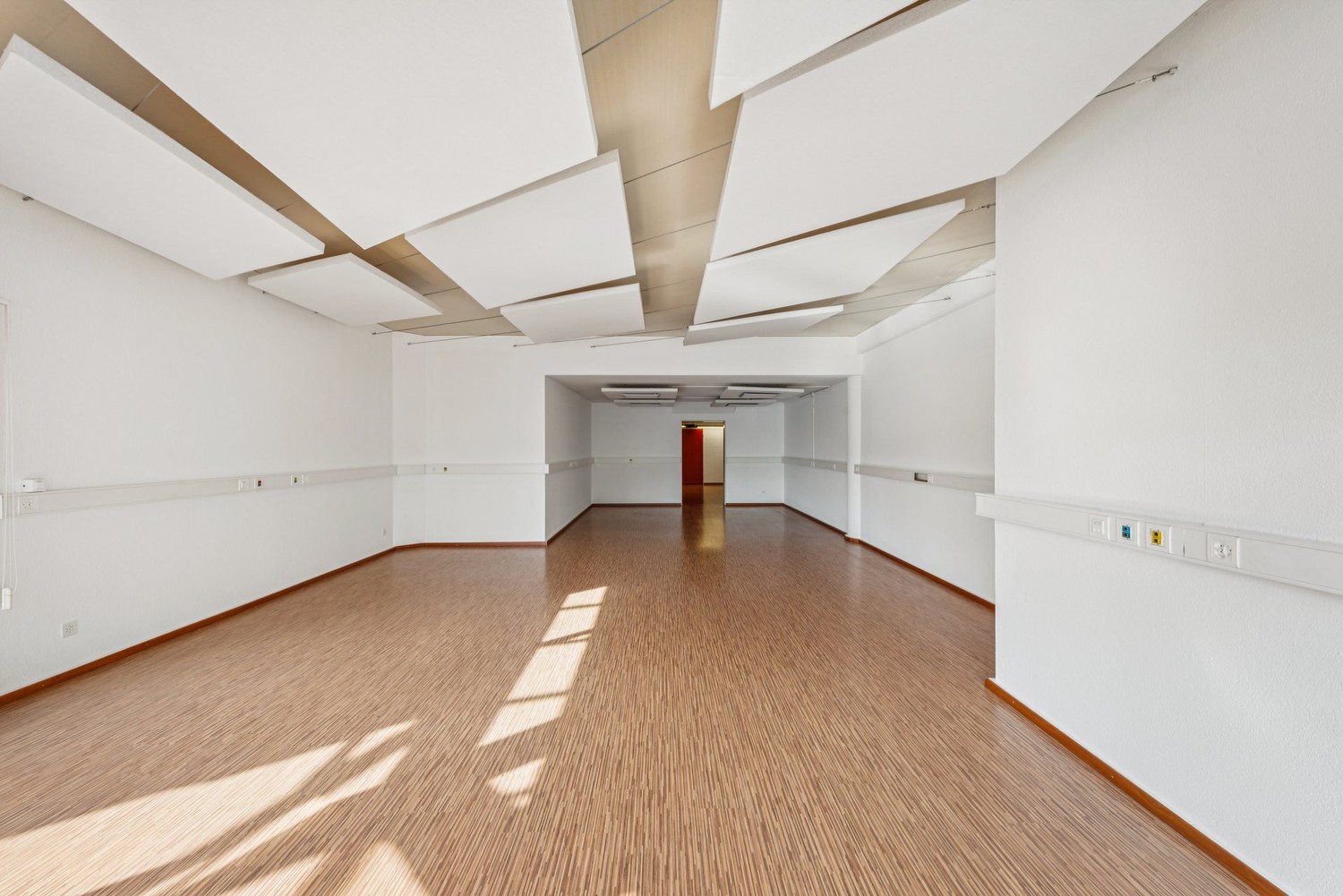 121m² shop