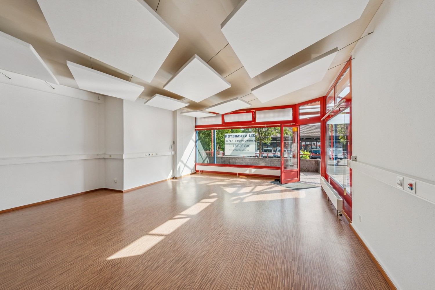 121m² shop