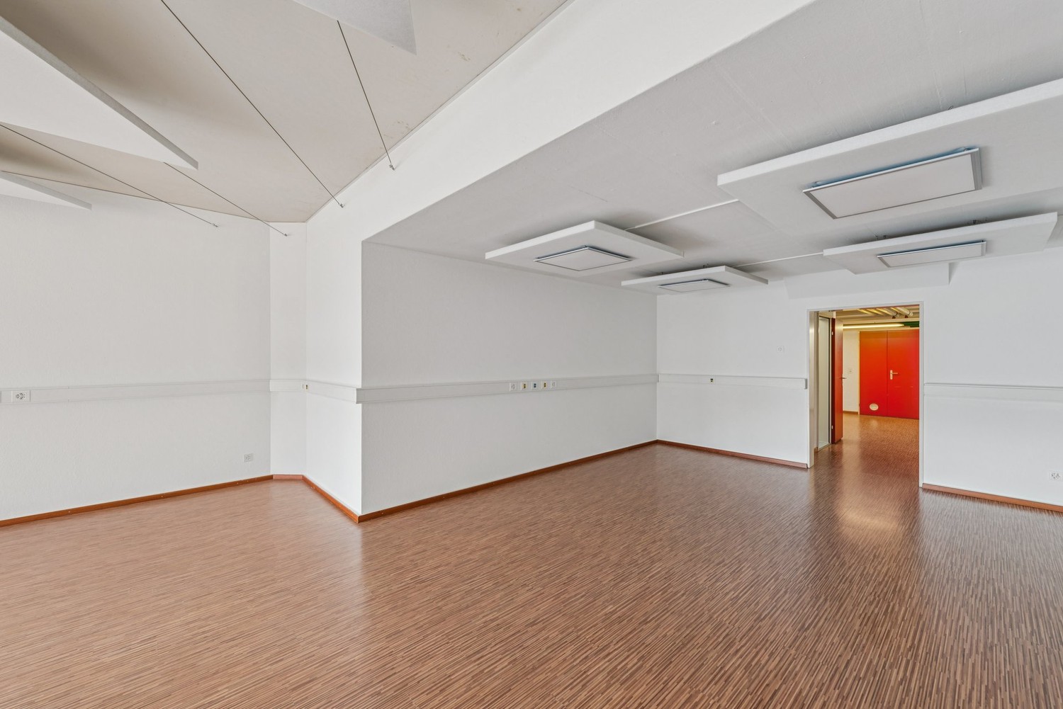 121m² shop
