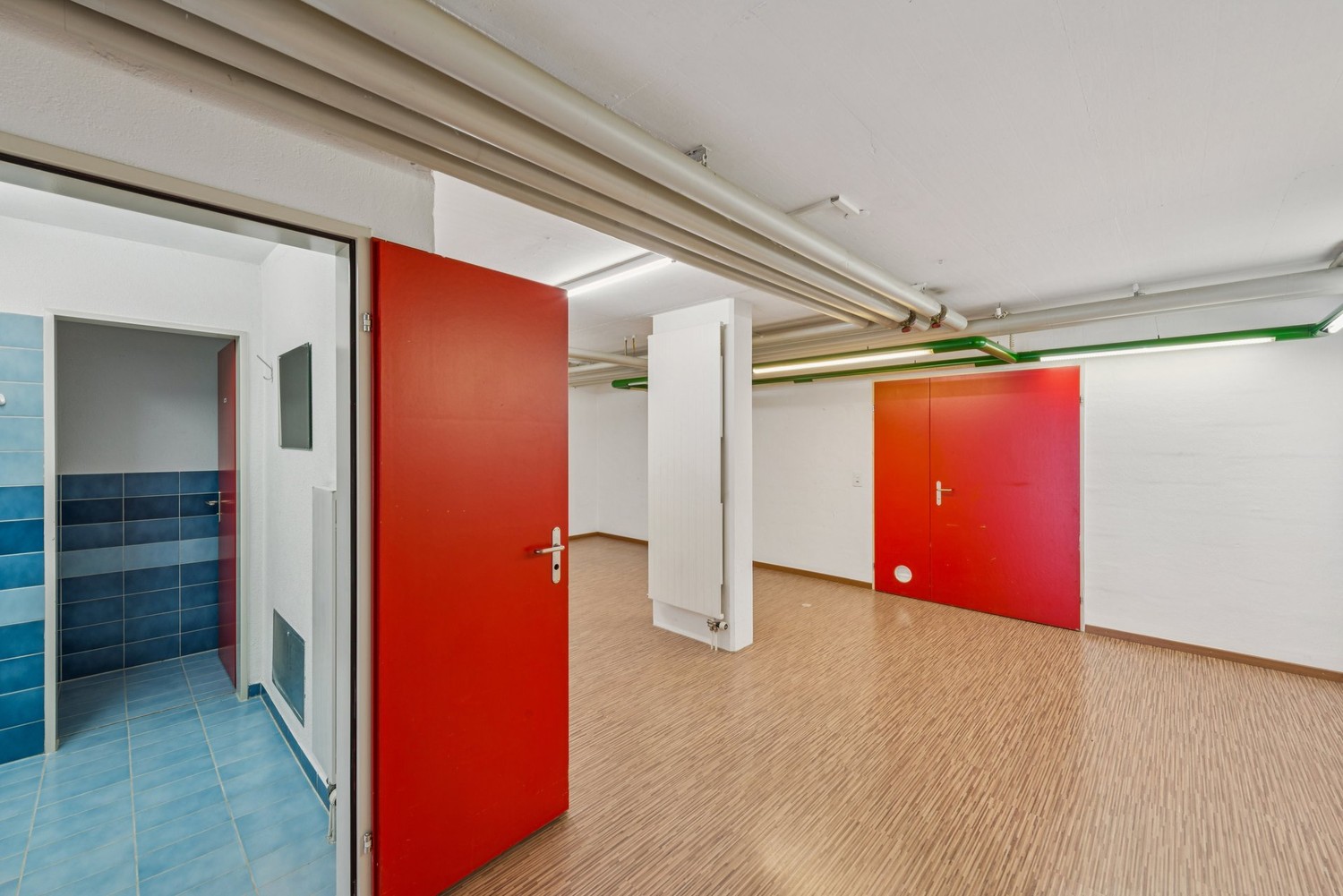 121m² shop