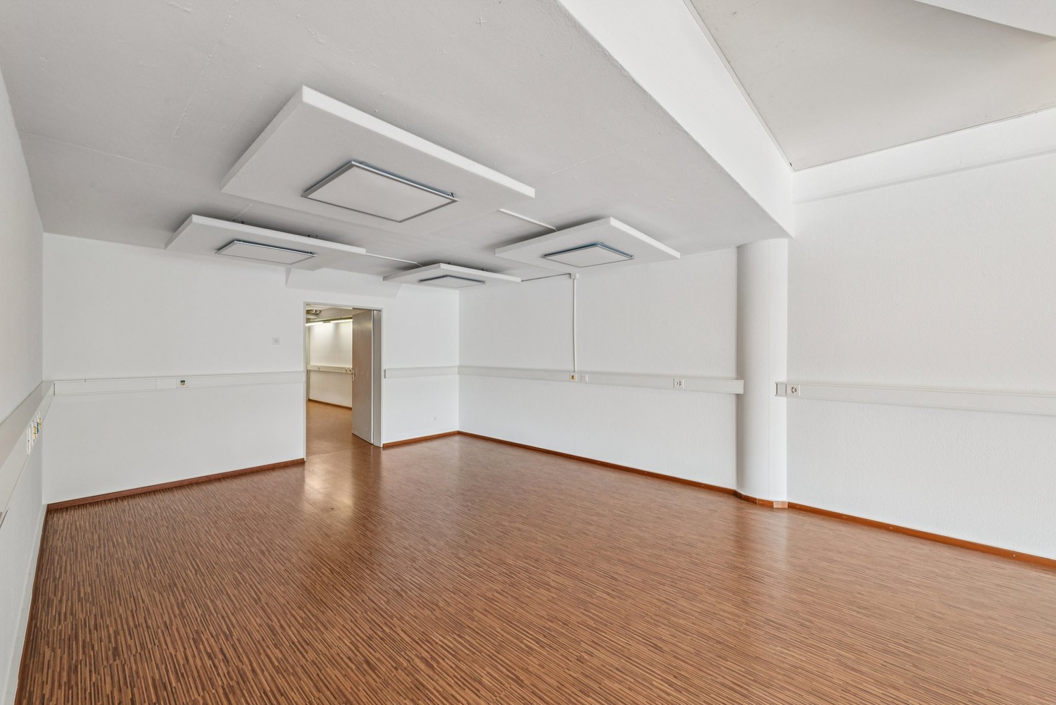 121m² shop