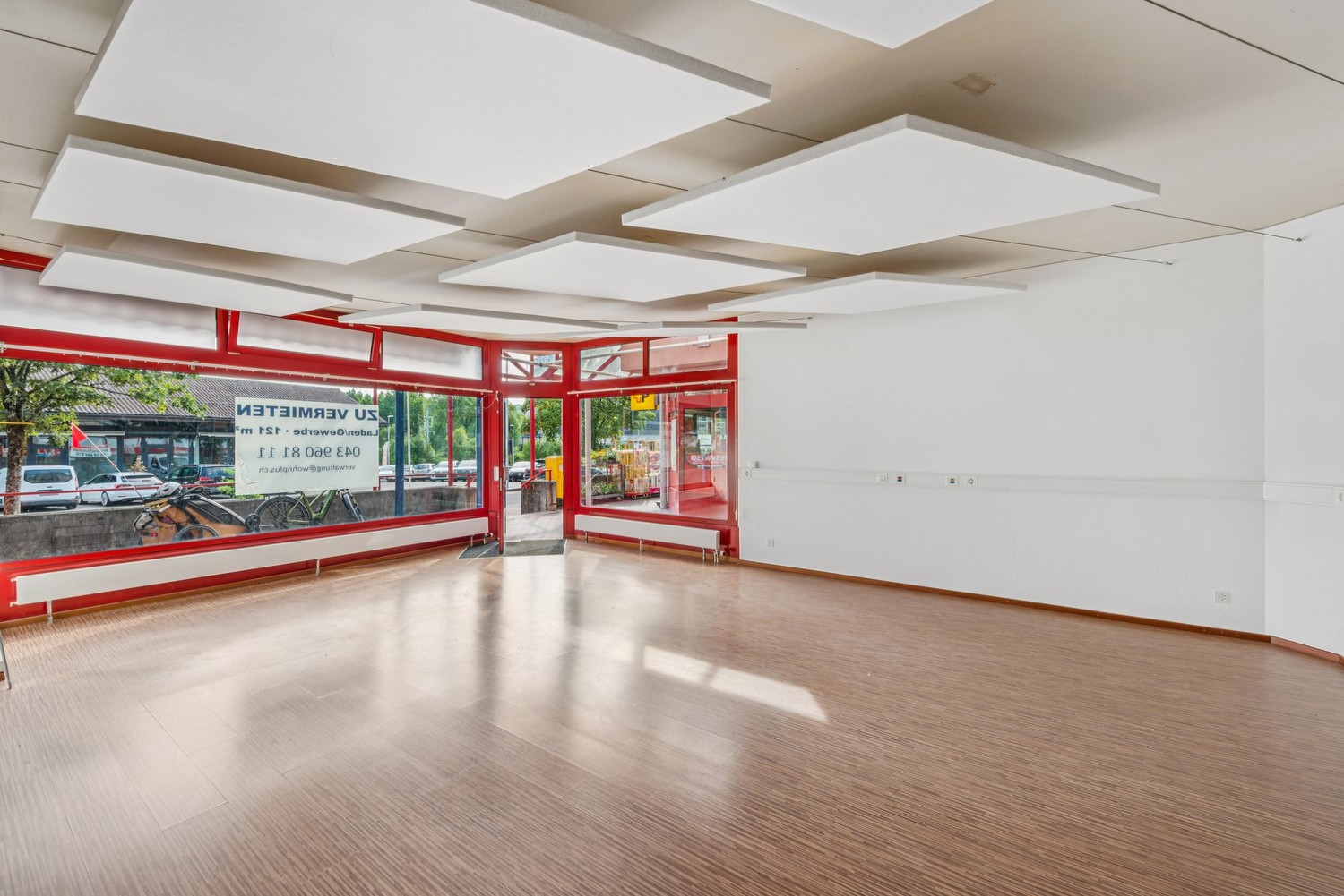 121m² shop