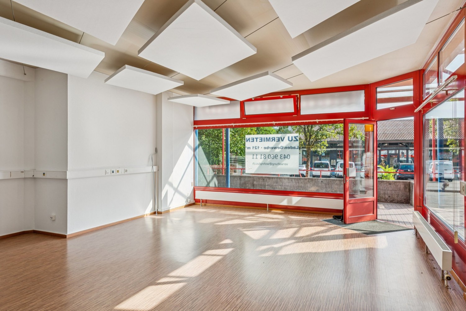121m² shop