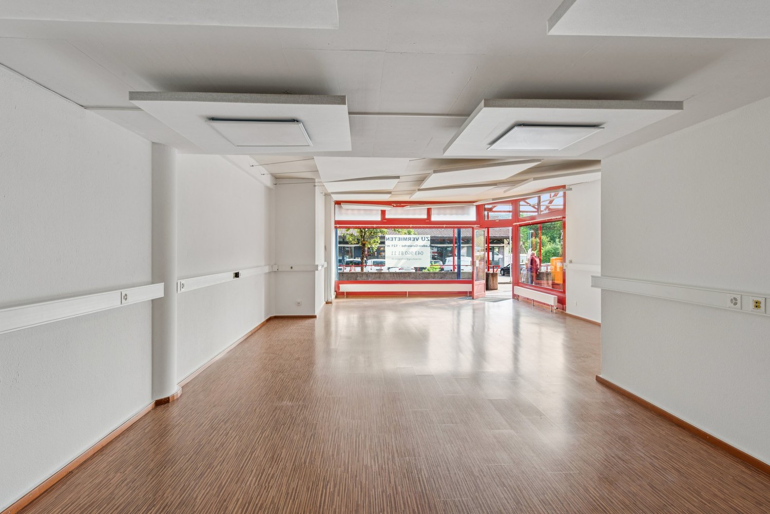 121m² shop