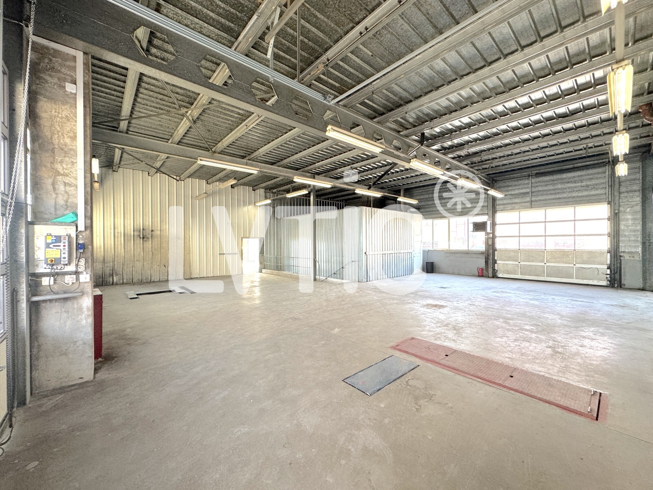 725m² oggetto industriale