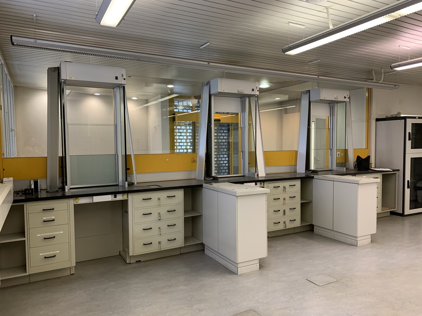 120m² commercial