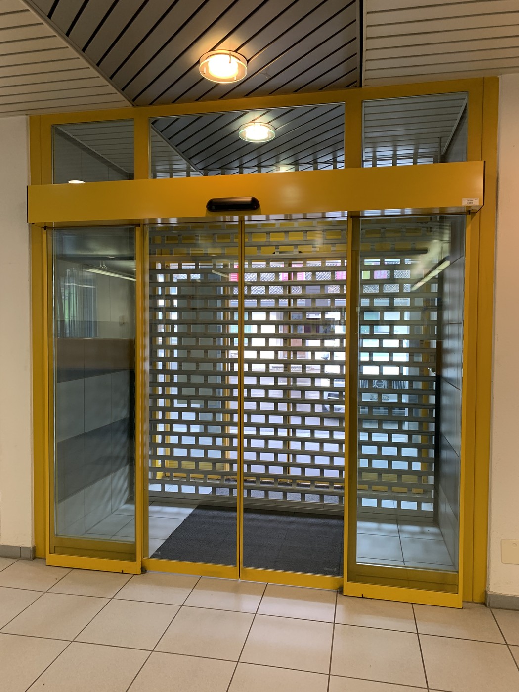120m² commercial