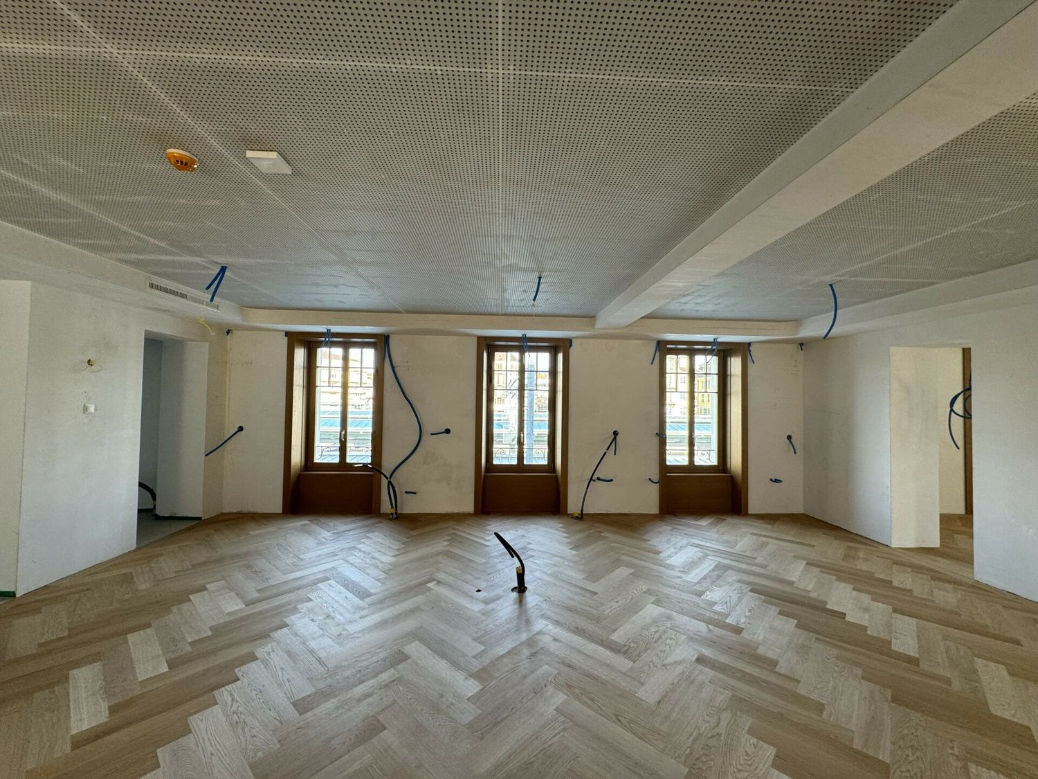 170m² office