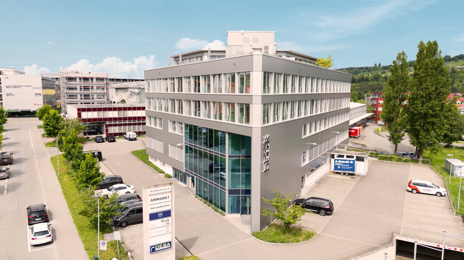 592m² office