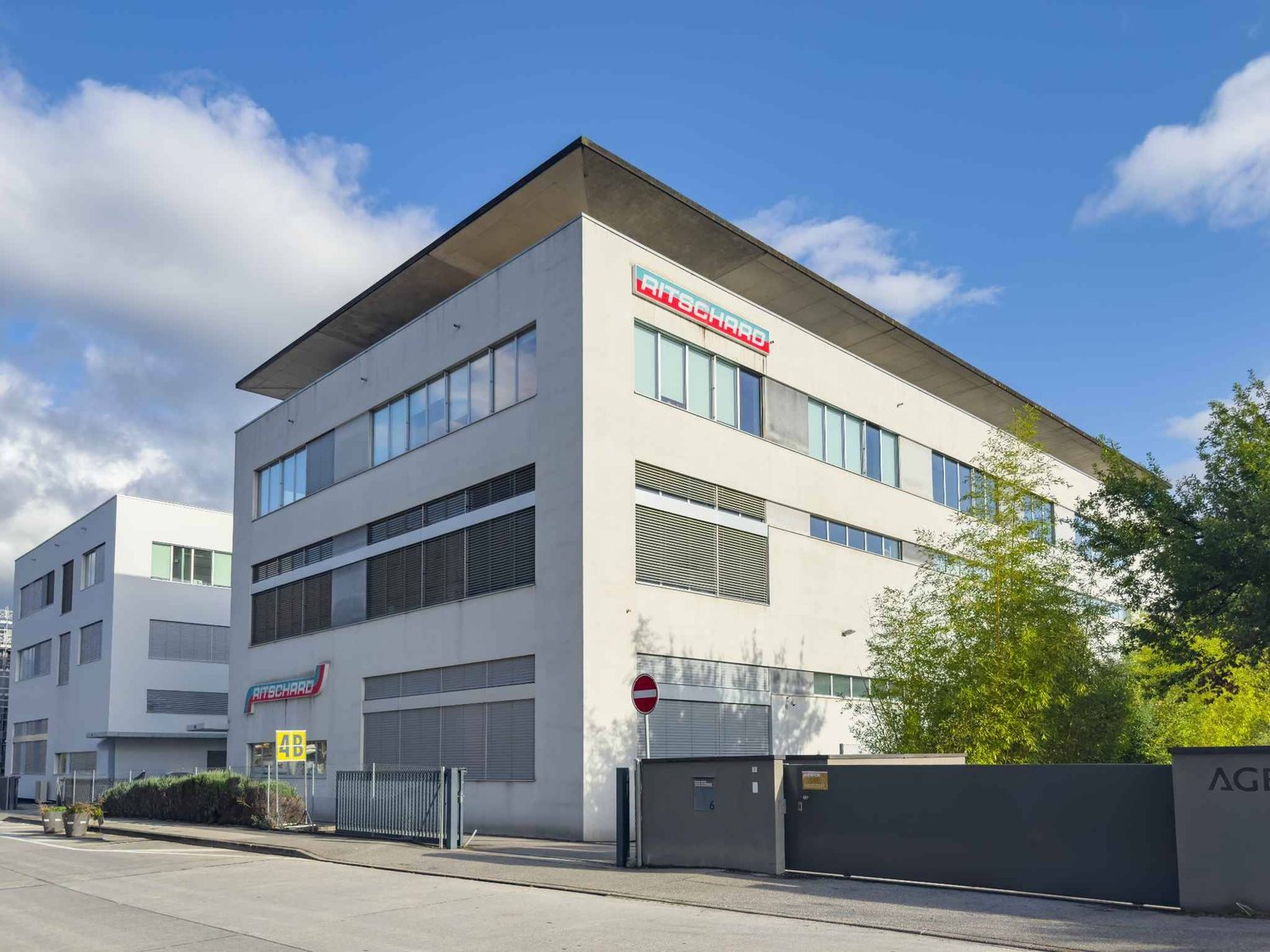 732m² commercial