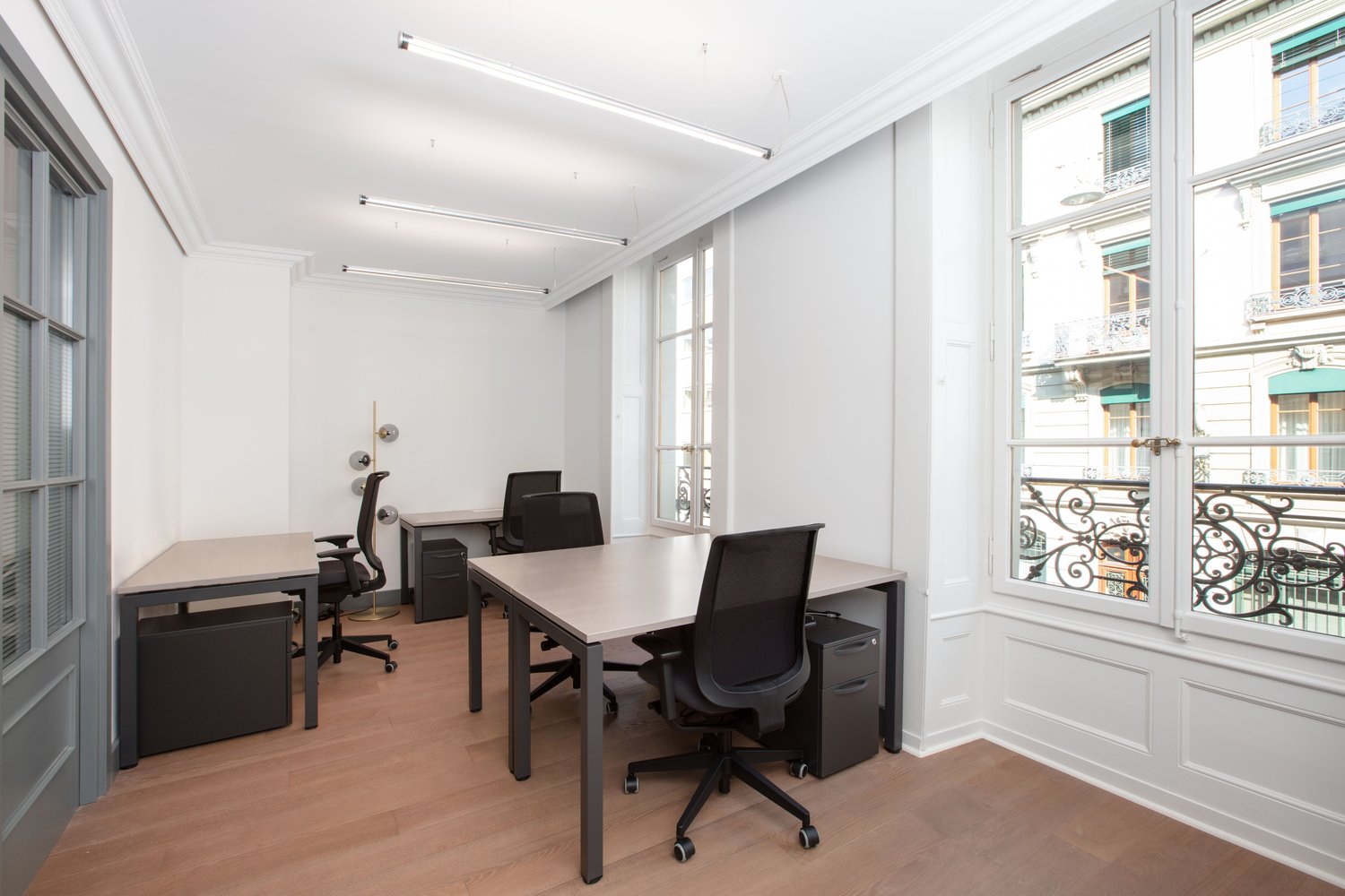 60m² office