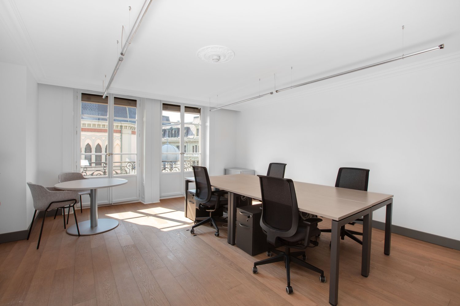 60m² office